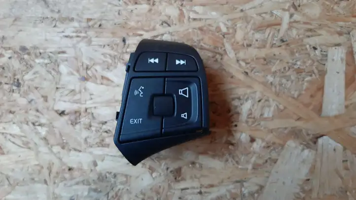 Volvo XC60 (2013 - 2017) 31334463 Кнопки на рулевом колесе — фото 1