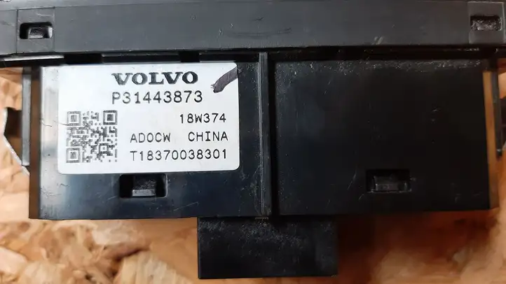 Volvo XC60 (2017 - ) P31443873 Кнопка закрытия крышки багажника — фото 3