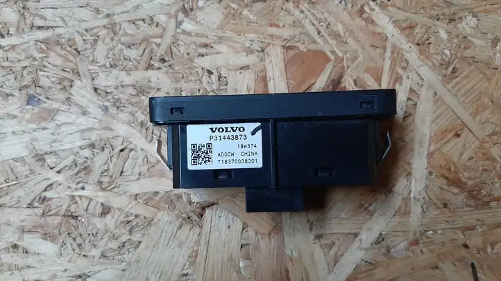 Volvo XC60 (2017 - ) P31443873 Кнопка закрытия крышки багажника — фото 4