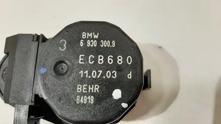 BMW 5 E60 E61 (2004 - 2010) 69303009 Двигатель задвижки потока воздуха — фото 3