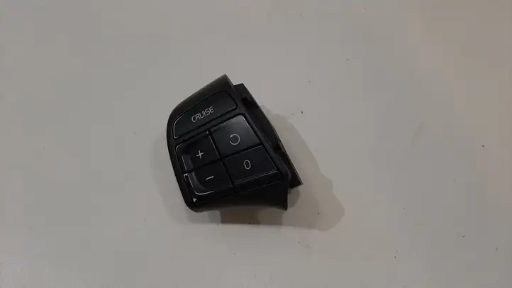 Volvo V70 (2007 - 2013) 31295468 Кнопки на рулевом колесе — фото 1