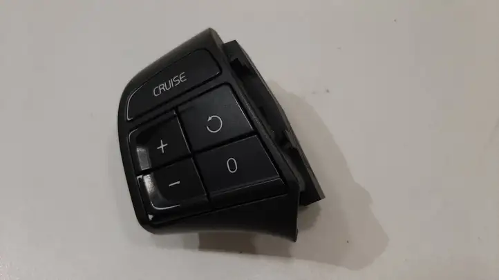 Volvo V70 (2007 - 2013) 31295468 Кнопки на рулевом колесе — фото 2
