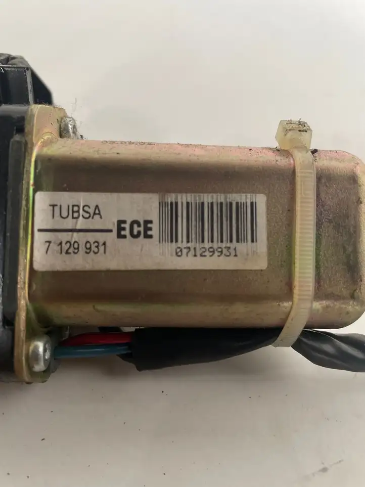 BMW 5 E60 E61 (2004 - 2010) 07129931 Доводчик крышки багажника — фото 2