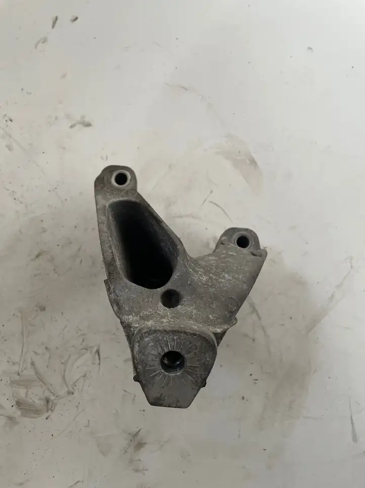 Audi A4 S4 B8 8K (2007 - 2011) 8K0199307 Кронштейн двигателя — фото 2