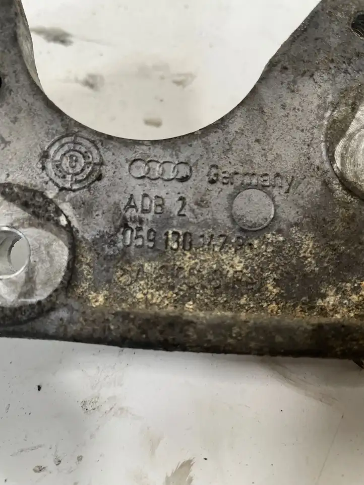 Audi A6 S6 C6 4F (2004 - 2008) 059130147P Кронштейн топливного насоса — фото 4