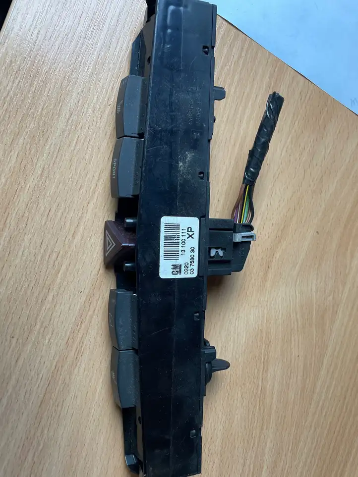 Opel Zafira B (2006 - 2008) 0C089460 Включатель аварийных фонарей — фото 1