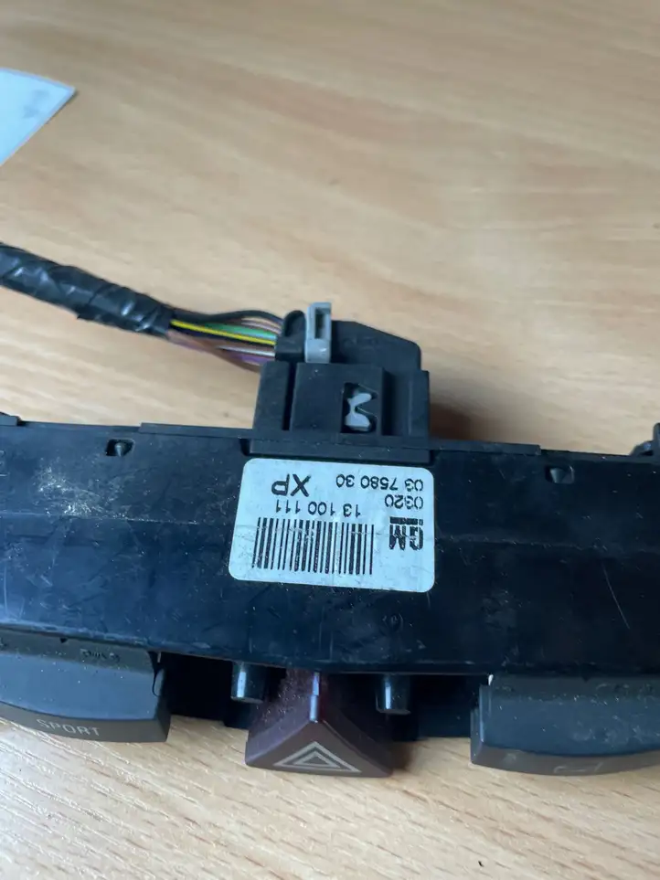 Opel Zafira B (2006 - 2008) 0C089460 Включатель аварийных фонарей — фото 3