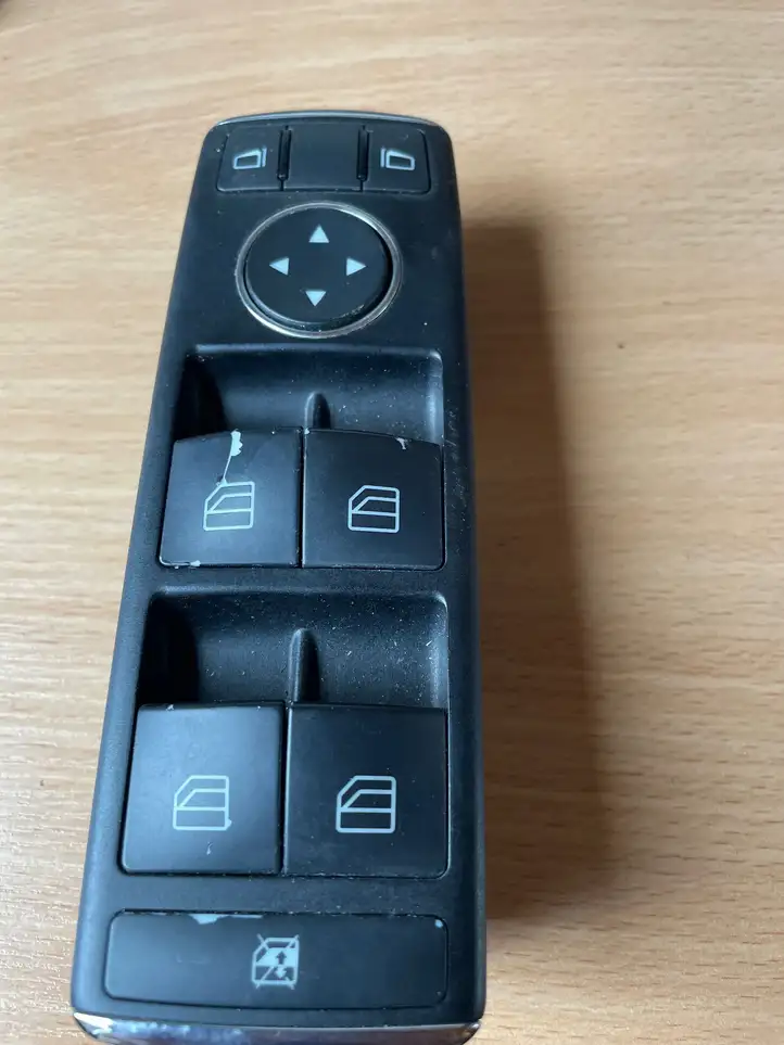 Mercedes-Benz C W204 (2007 - 2014) A2048700151 Блок кнопок стеклоподъемников — фото 1