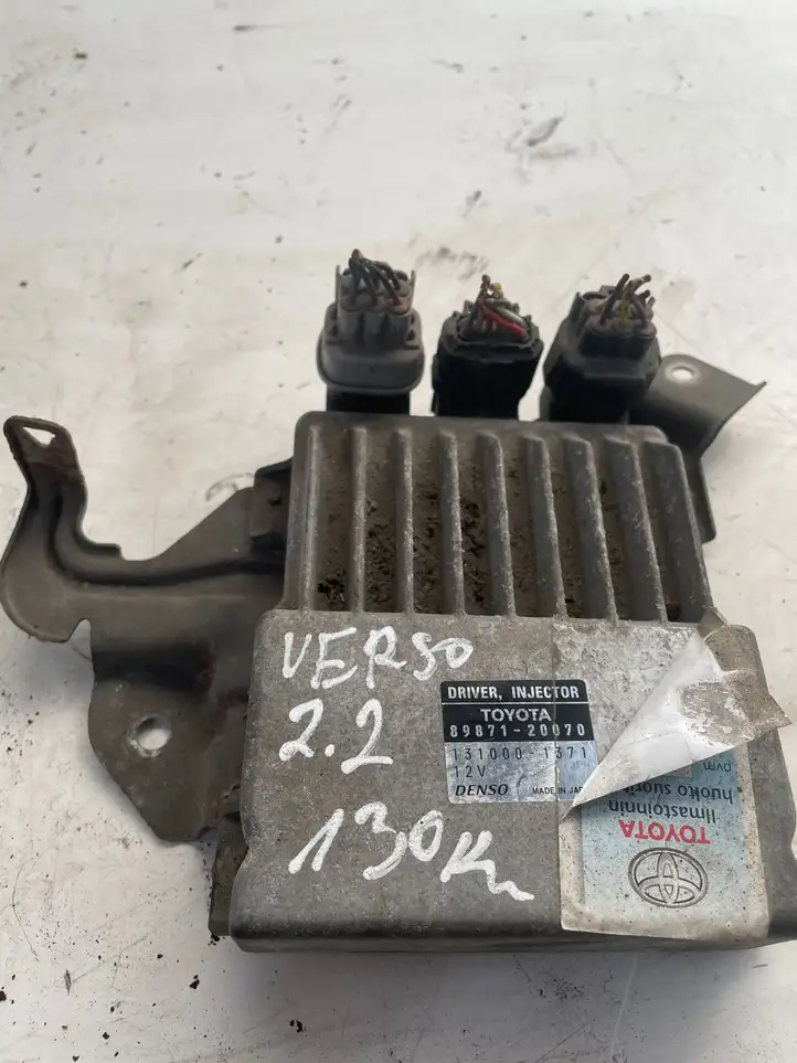 Toyota Corolla Verso AR10 (2004 - 2009) 1310001371 Блок управления форсунками — фото 1