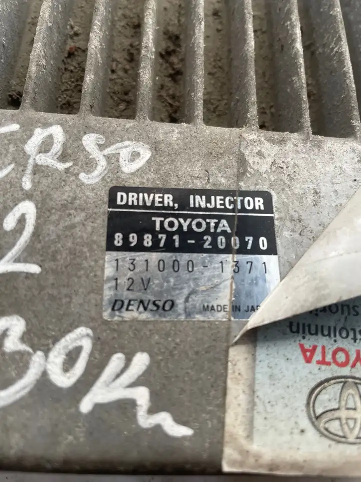 Toyota Corolla Verso AR10 (2004 - 2009) 1310001371 Блок управления форсунками — фото 2