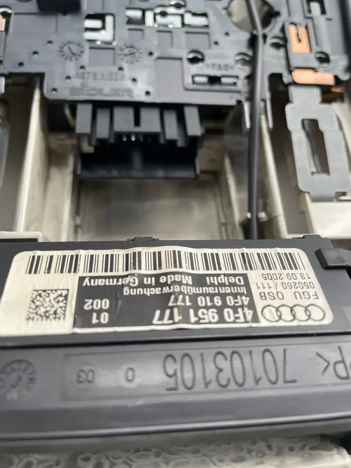 Audi A6 S6 C6 4F (2008 - 2011) 90076008 Передняя подсветка — фото 2