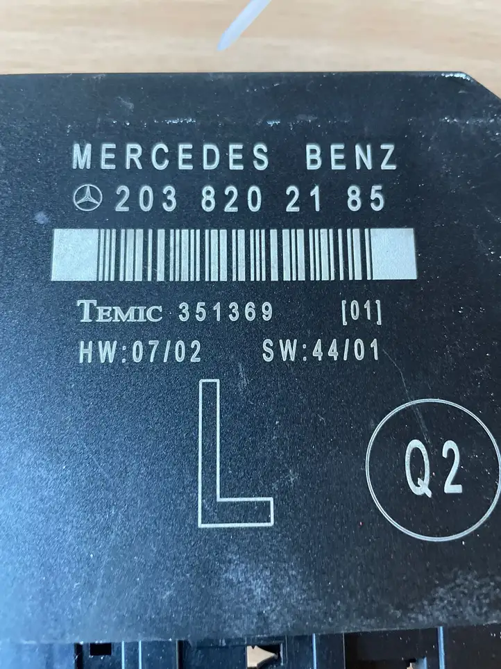 Mercedes-Benz C W203 (2000 - 2007) 2038202185 Блок управления дверью — фото 2