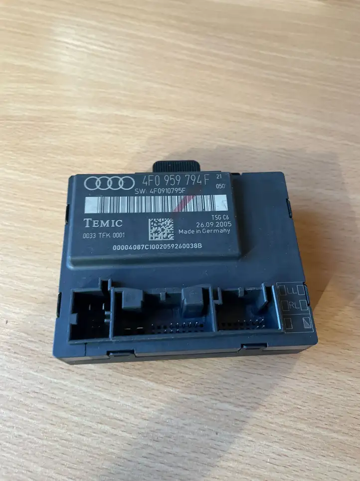 Audi A6 S6 C6 4F (2008 - 2011) 4F0910795F Блок управления дверью — фото 1