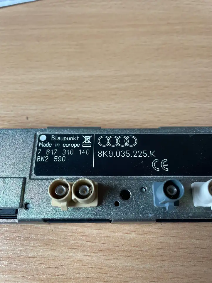 Audi A4 S4 B8 8K (2007 - 2011) 8K9035225K Усилитель антенны — фото 2