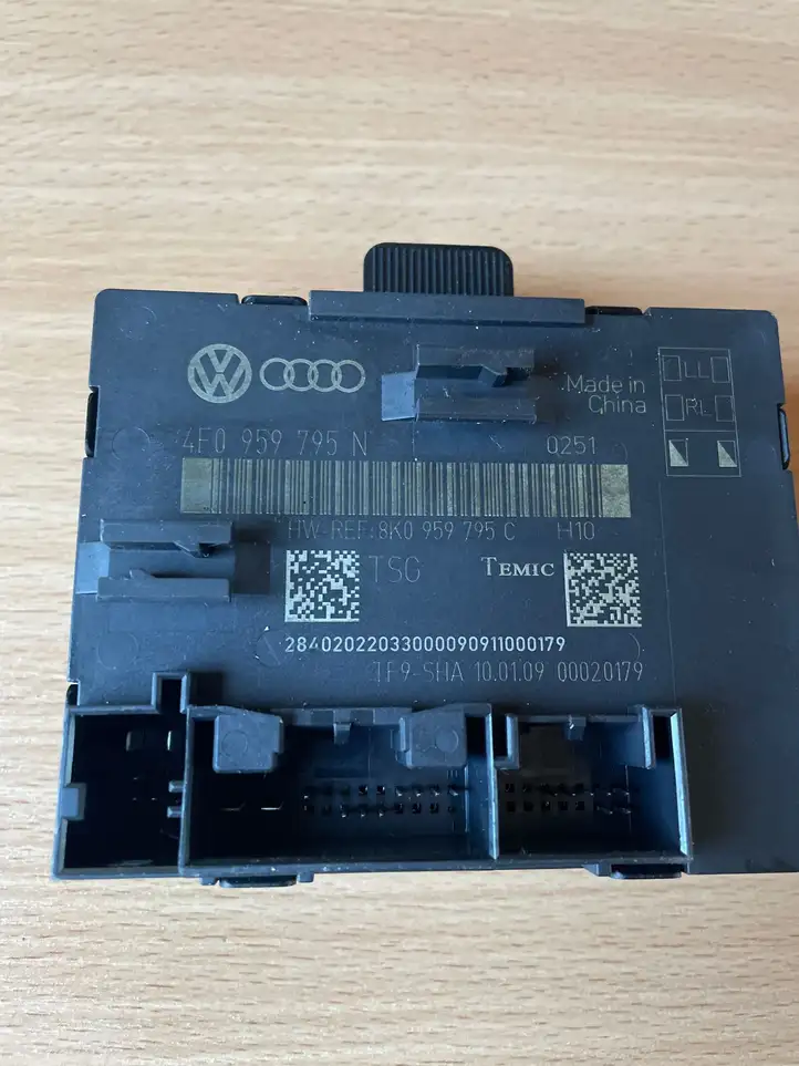 Audi A4 S4 B8 8K (2007 - 2011) 4F0959795N Блок управления дверью — фото 1