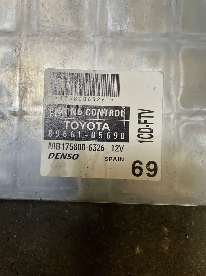 Toyota Avensis Verso (2004 - 2009) MB1758006326 Блок управления двигателем (ЭБУ) — фото 2