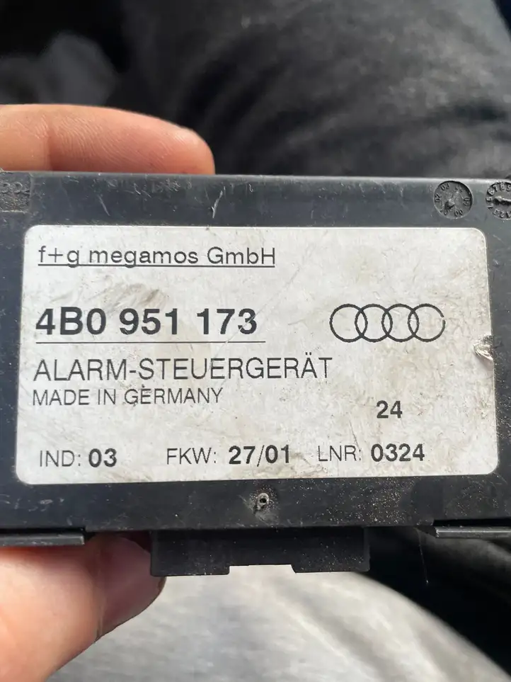 Audi A6 S6 C6 4F (2008 - 2011) 4B0951173 Блок управления сигнализацией — фото 1