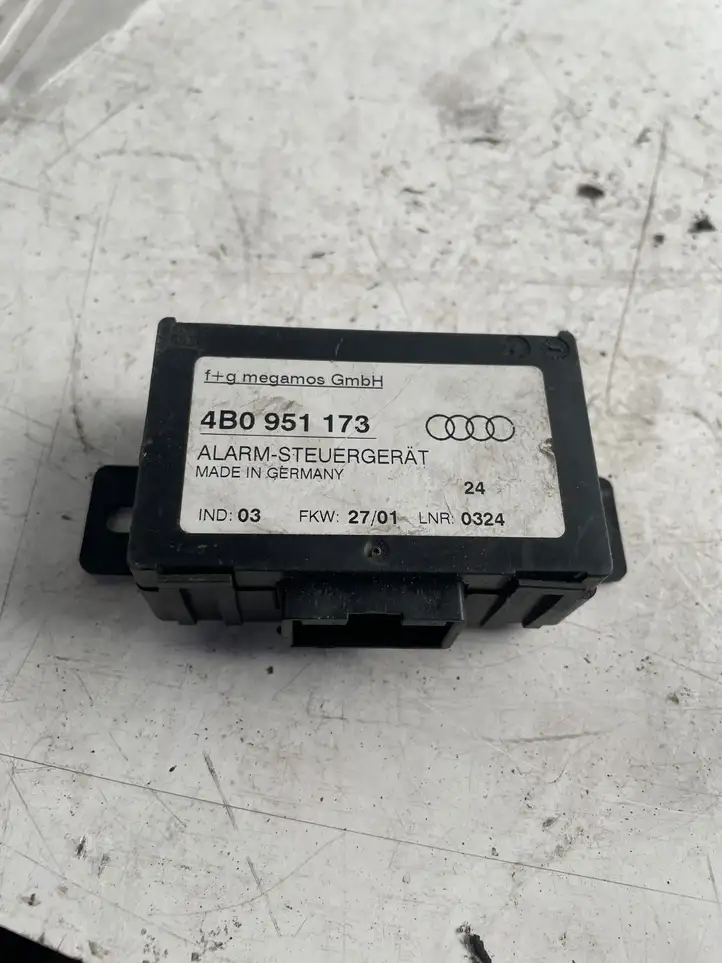 Audi A6 S6 C6 4F (2008 - 2011) 4B0951173 Блок управления сигнализацией — фото 2