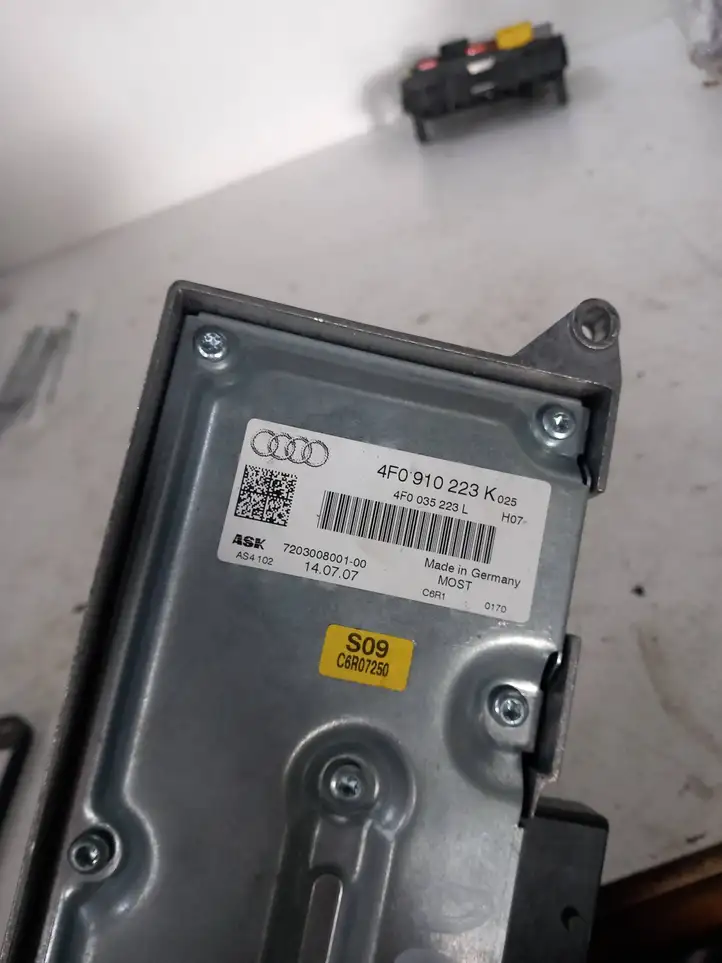 Audi A6 S6 C6 4F (2004 - 2008) 4F0910223K Усилитель звука — фото 2