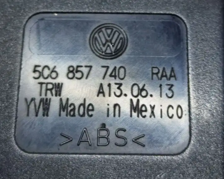 Volkswagen Jetta VI (2011 - 2018) 5C6857807M Центральный ремень безопасности — фото 7