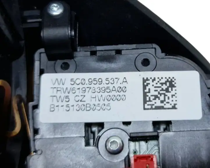 Volkswagen Jetta VI (2011 - 2018) 5C0959538B Кнопки на рулевом колесе — фото 6