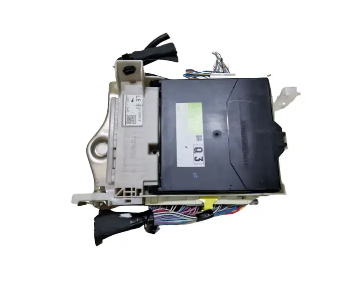 Toyota Yaris (2009 - 2012) 892210D110 Модуль комфорта — фото 1
