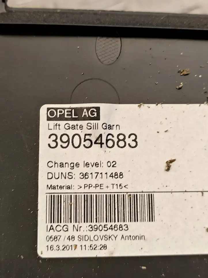 Opel Astra K (2015 - 2020) 39054683 Отделка порога багажника — фото 3