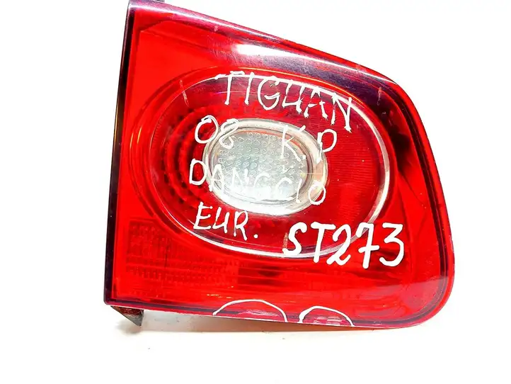 Volkswagen Tiguan (2007 - 2011) 5N0945093B Задний фонарь в крышке багажника — фото 1