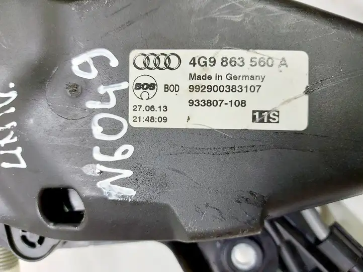 Audi A6 C7 (2011 - 2014) 4G9863560A Механизм шторки багажника — фото 2
