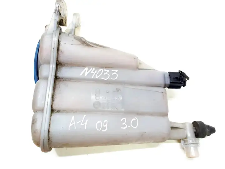 Audi A4 S4 B8 8K (2007 - 2011) 8K0121405E Расширительный бачок — фото 2