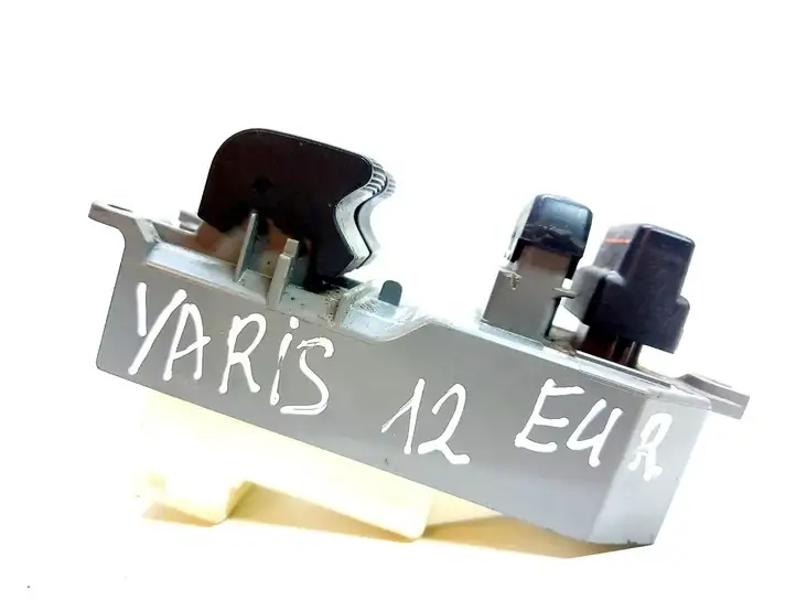 Toyota Yaris (2009 - 2012) Блок кнопок стеклоподъемников — фото 2