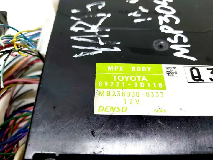 Toyota Yaris (2009 - 2012) 892210D110 Модуль комфорта — фото 3