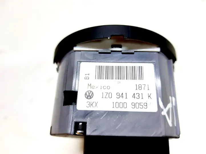 Skoda Octavia Mk2 (1Z) (2004 - 2013) 1Z0941431K Включатель фонарей — фото 2
