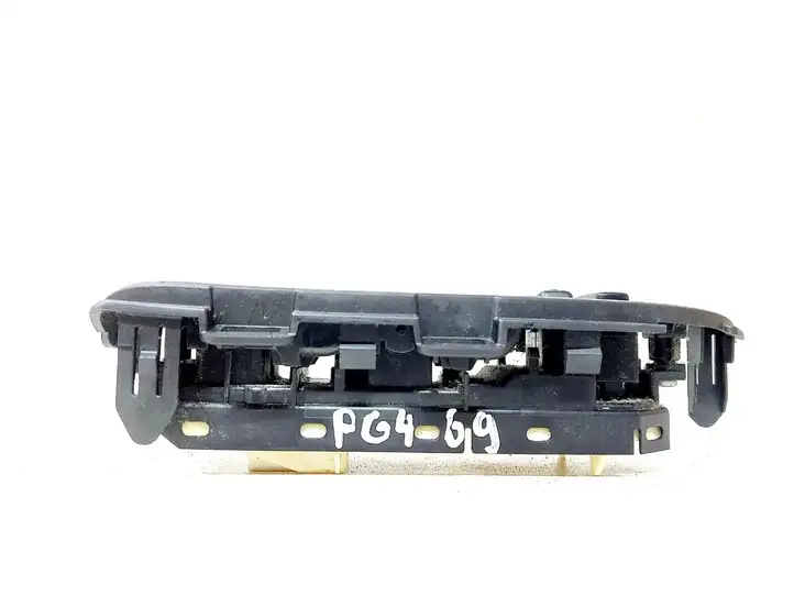 Toyota Prius (XW30) (2009 - 2015) 8404033100 Блок кнопок стеклоподъемников — фото 4