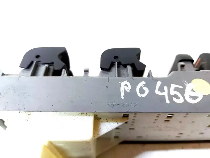 Toyota Yaris (2012 - 2014) 9912N42 Блок кнопок стеклоподъемников — фото 4
