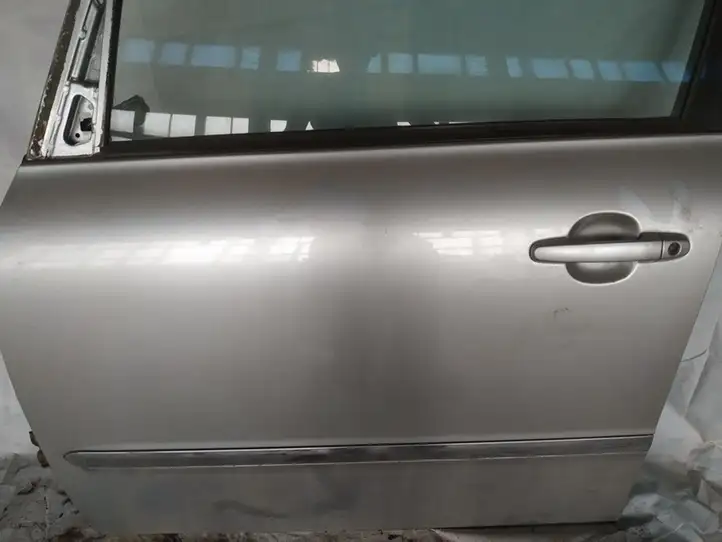 Toyota Avensis Verso (2001 - 2004) Дверь — фото 2