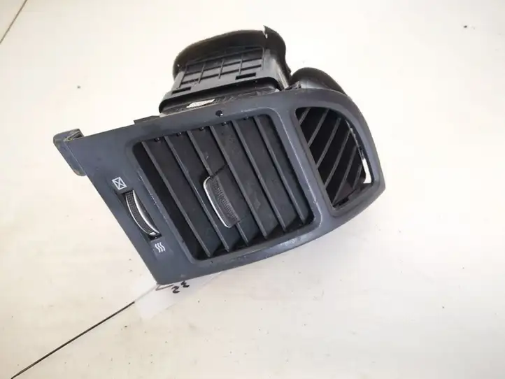 Hyundai Santa Fe (2005 - 2009) 974902b000 Центральный воздушный дефлектор — фото 1