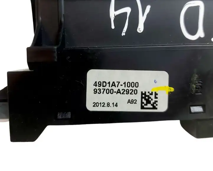 Kia Ceed (2012 - 2015) 49D1A71000 Включатель центрального замка — фото 3