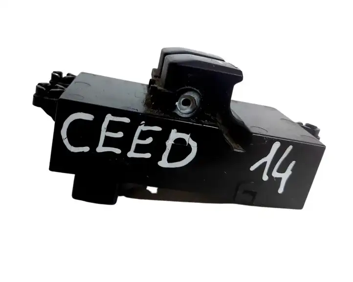 Kia Ceed (2012 - 2015) 93570A2800 Кнопка стеклоподъемников — фото 4