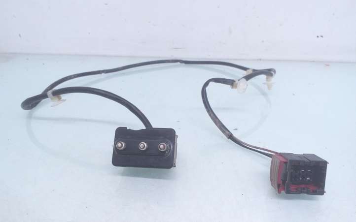 Opel Combo (2001 - 2005)  90582490 Контактное соединение дверей