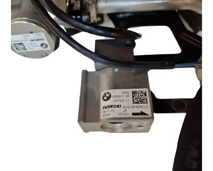BMW i3 (2013 - ) 9292573 Трубки и шланги кондиционера — фото 7