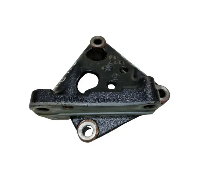 Toyota Corolla E210 E21 (2018 - ) 37060C10DA Кронштейн двигателя — фото 1