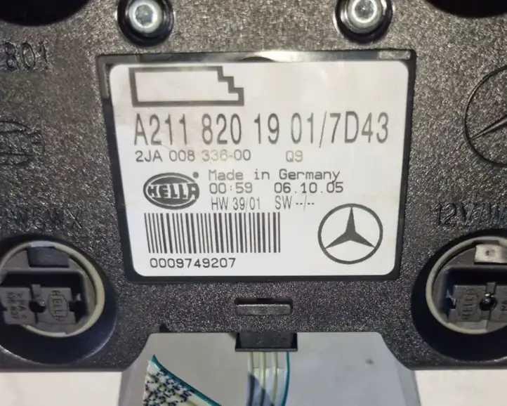 Mercedes-Benz E W211 (2002 - 2009) A2118201901 Задняя подсветка — фото 6