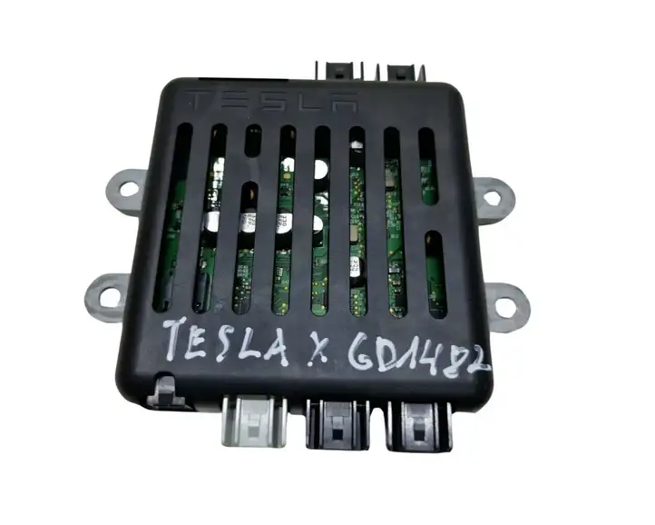 Tesla Model X (2015 - 2021) 104282900F USB модуль — фото 2