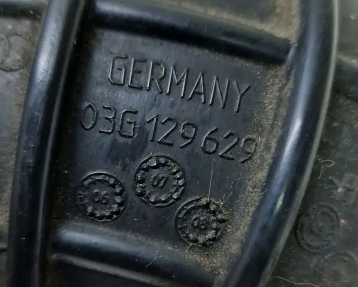 Audi A4 S4 B8 8K (2007 - 2011) 03G129629 Детали воздухозаборника — фото 7