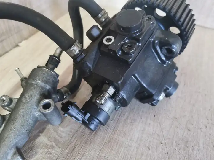 Opel Zafira B (2008 - 2014) Топливный насос — фото 4