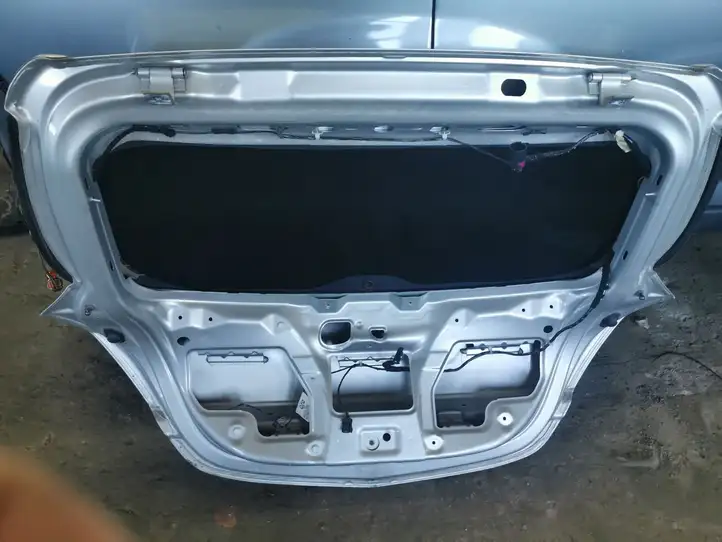Opel Astra H (2004 - 2009) Крышка багажника — фото 6