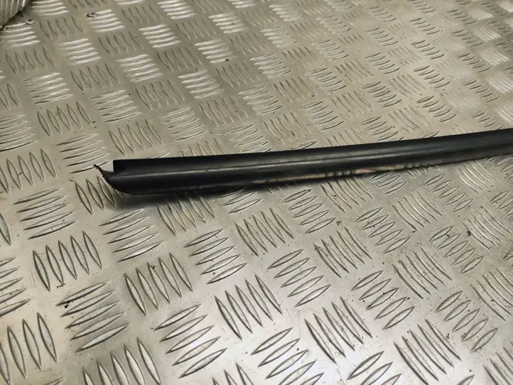 Audi A4 S4 B8 8K (2007 - 2011) 8K0854327 Накладка стоек лобового стекла — фото 3