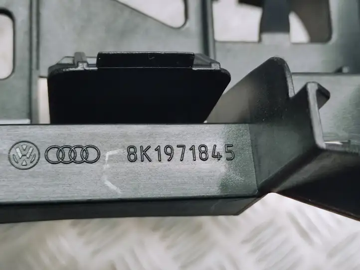 Audi A6 C7 (2011 - 2014) 8K1971845 Крышка ящика предохранителей — фото 2
