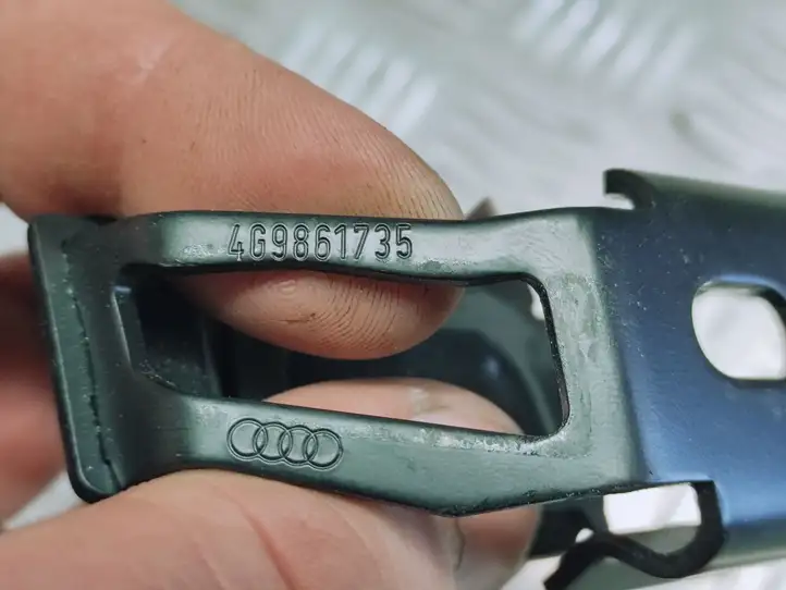 Audi A6 C7 (2011 - 2014) 4G9861735 Держатель крепления сетки (в потолке) — фото 2